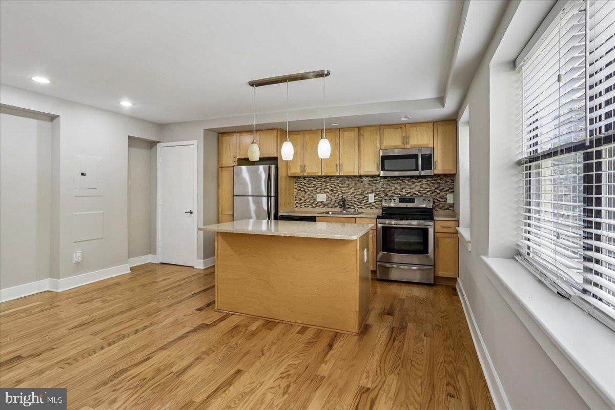 212-212 Oakwood Street - Photo 1