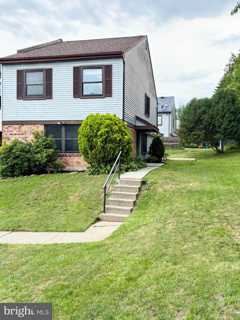 1726 Saratoga Court - Photo 1