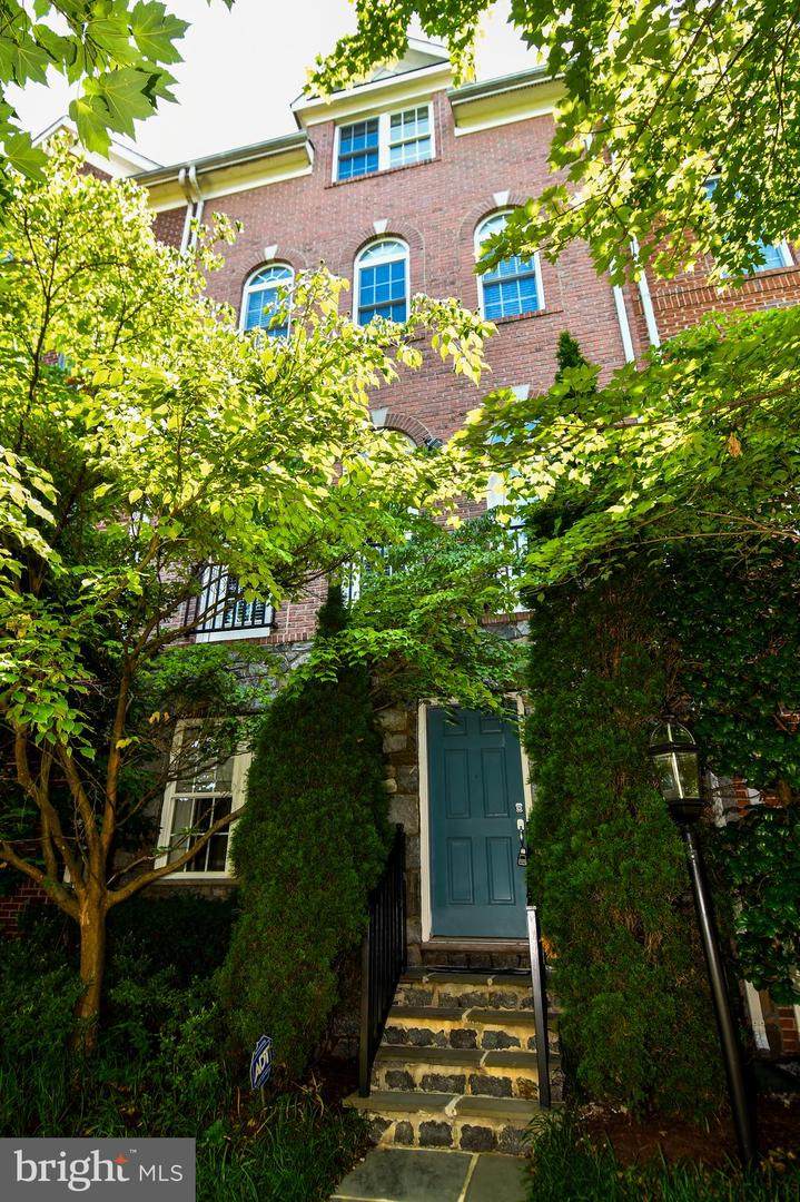 589 Cedar Spring Street - Photo 1
