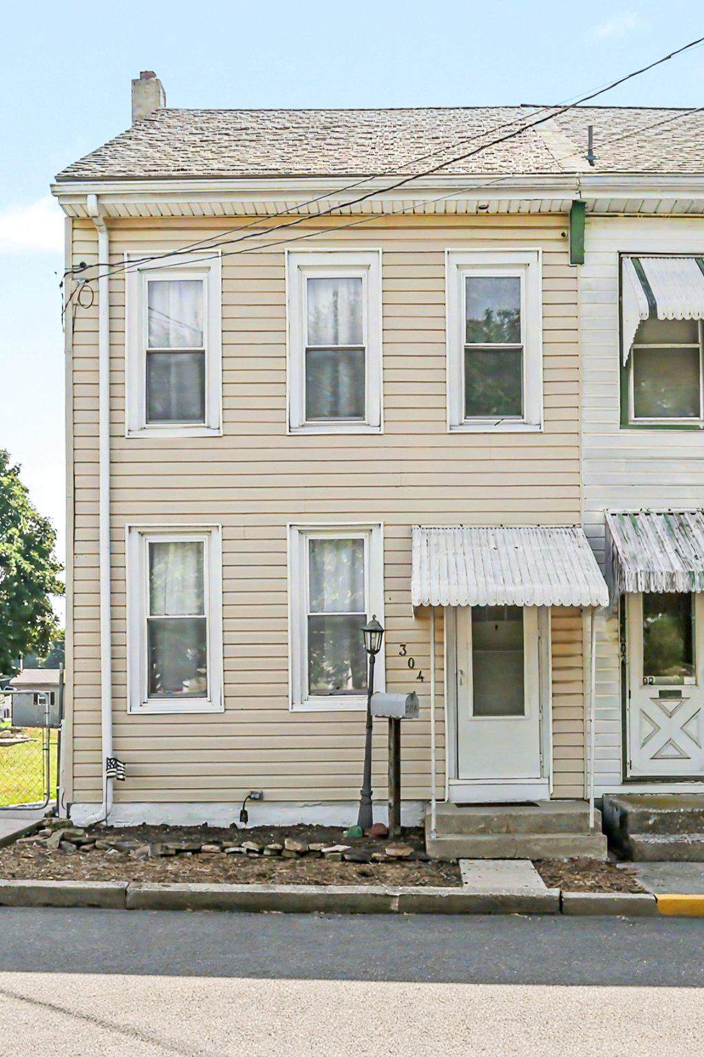 304 20TH Street - Photo 1
