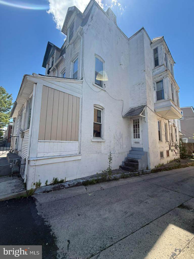 528 Tilghman Street - Photo 1