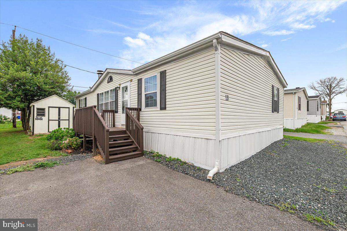 13 Midway Avenue - Photo 1
