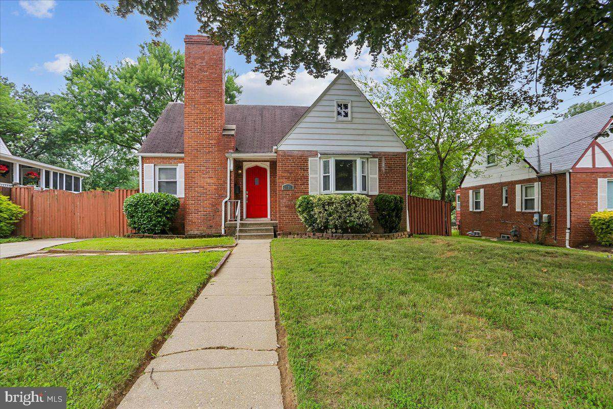 2806 Hardy Avenue - Photo 1