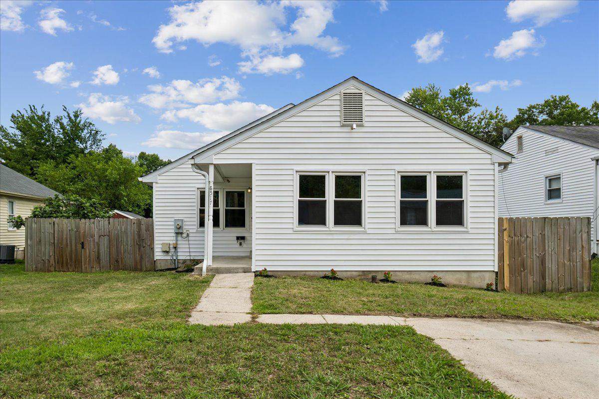 8517 Potomac Avenue - Photo 1
