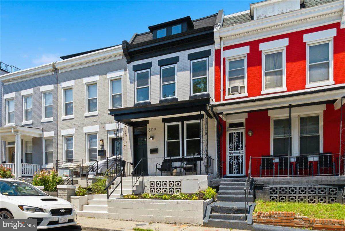 609 Harvard Street - Photo 1