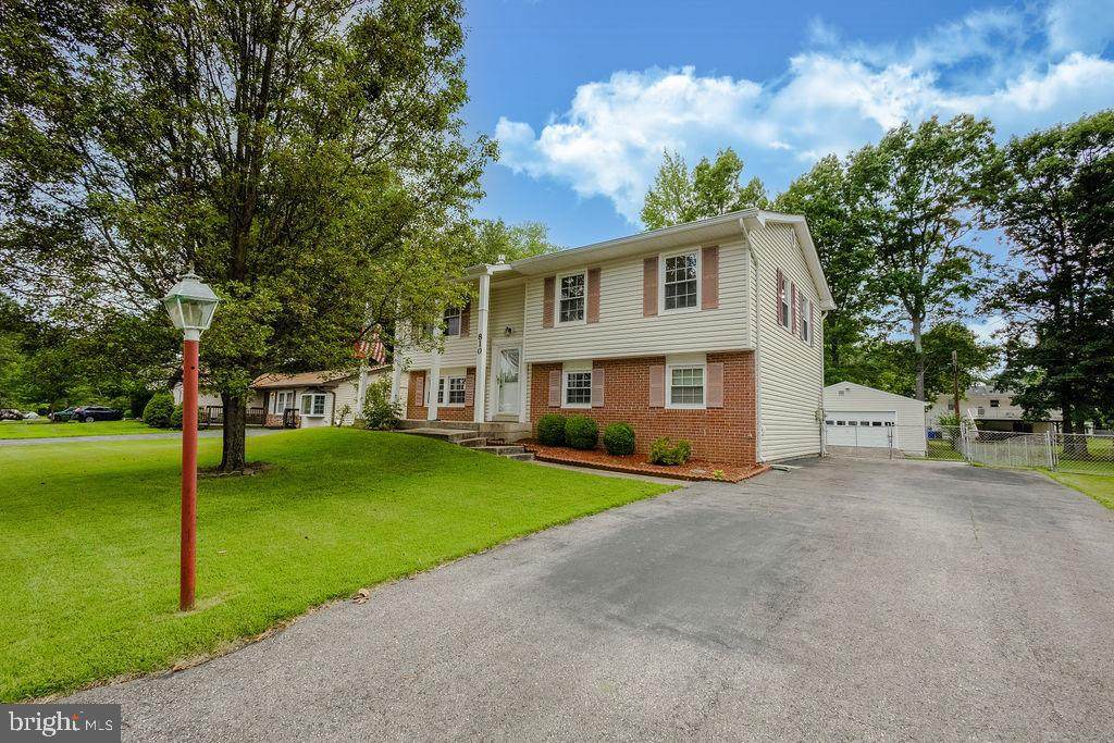 810 Kenyon Avenue - Photo 1