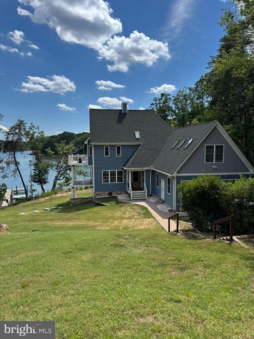 211 Sailboat Court - Photo 1