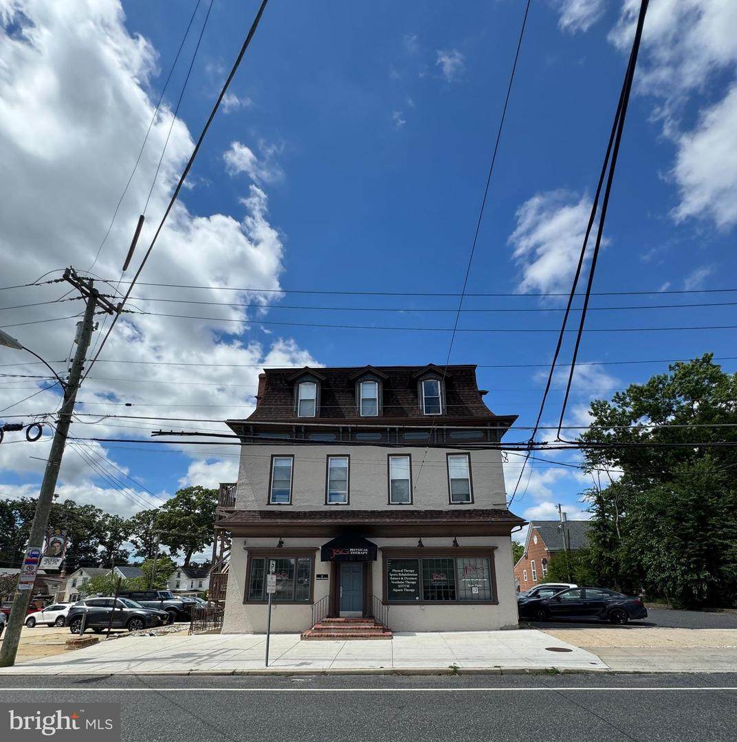 8 Broadway - Photo 1