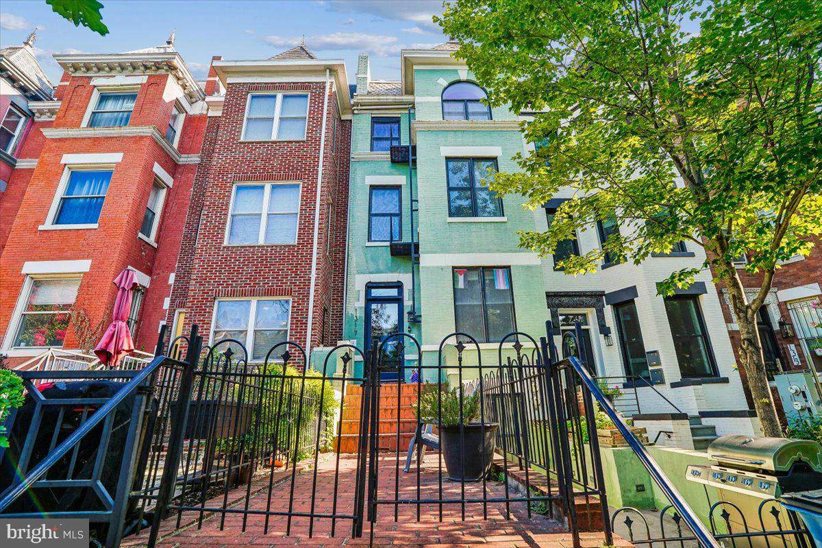1317 Harvard Street - Photo 1
