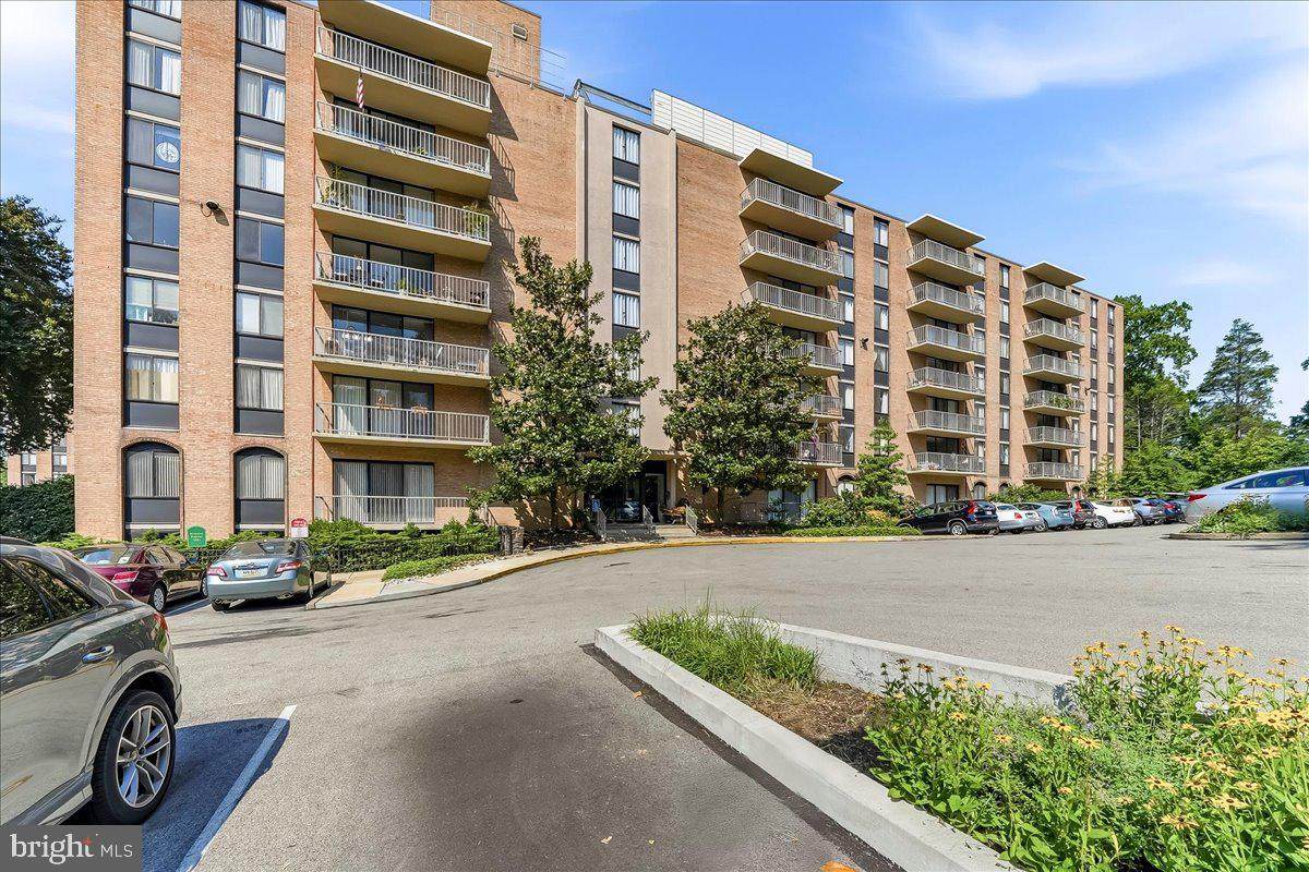 801 Yale Avenue - Photo 1