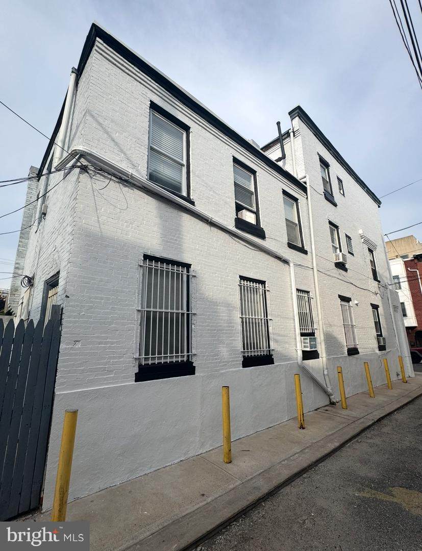 734 20TH Street - Photo 1
