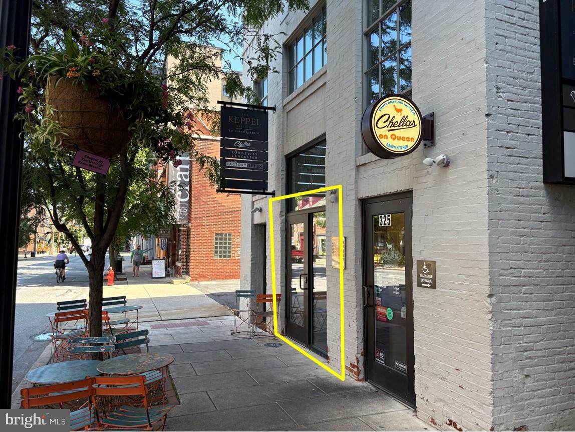 325 Queen Street - Photo 1