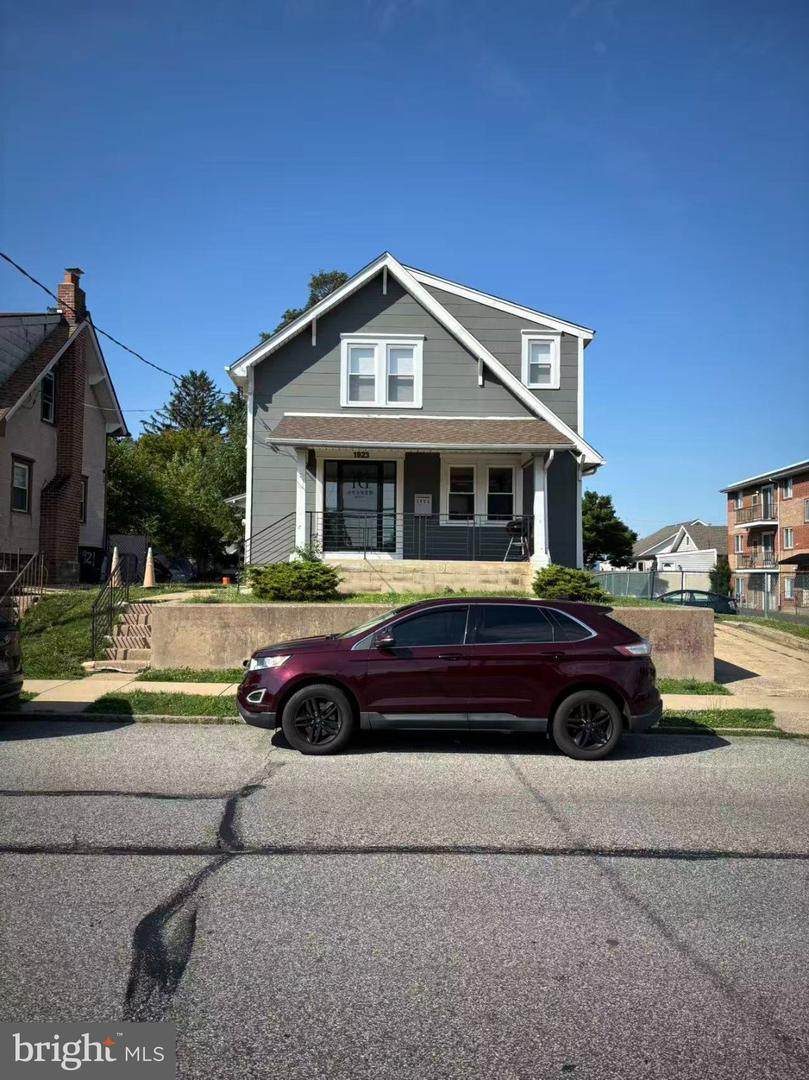 1923-25 Grant Avenue - Photo 1