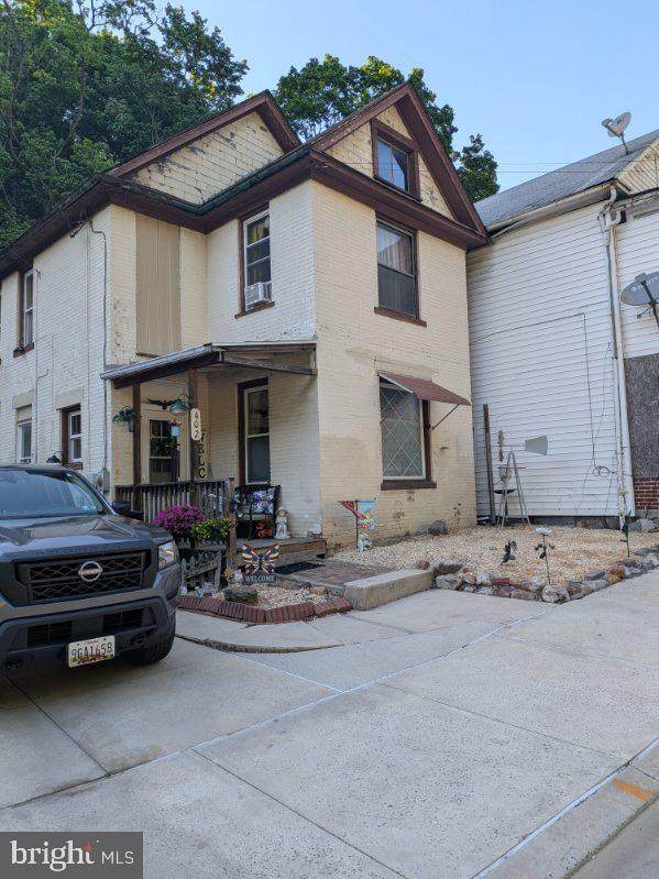 402 Goethe Street - Photo 1