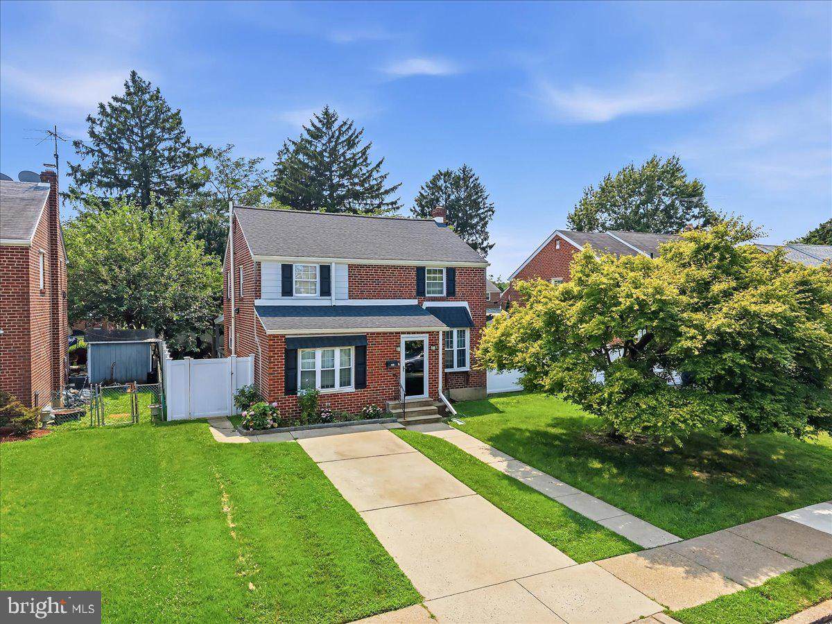 914 Longshore Avenue - Photo 1