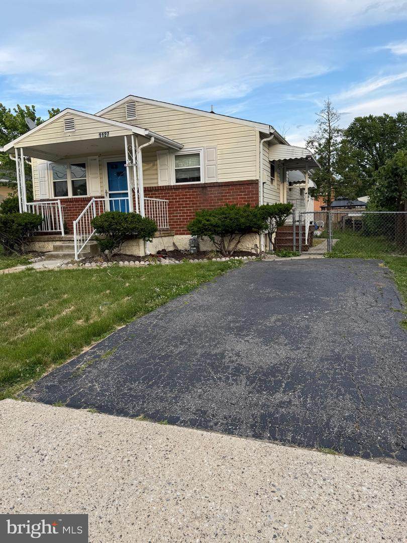 1127 Daniels Avenue - Photo 1