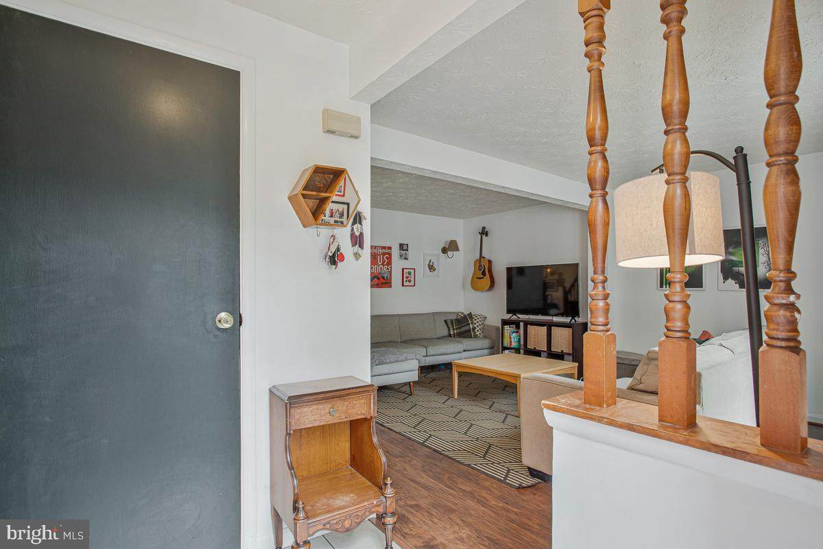 https://bt-photos.global.ssl.fastly.net/brightmls/orig_boomver_1_805198070186-2.jpg