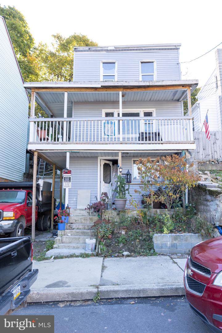 231 Laurel Street - Photo 1
