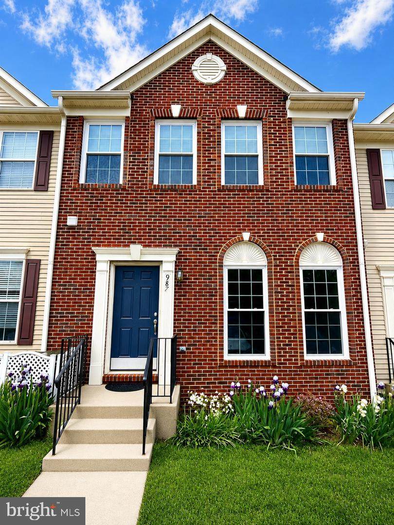 987 Longview Lane - Photo 1