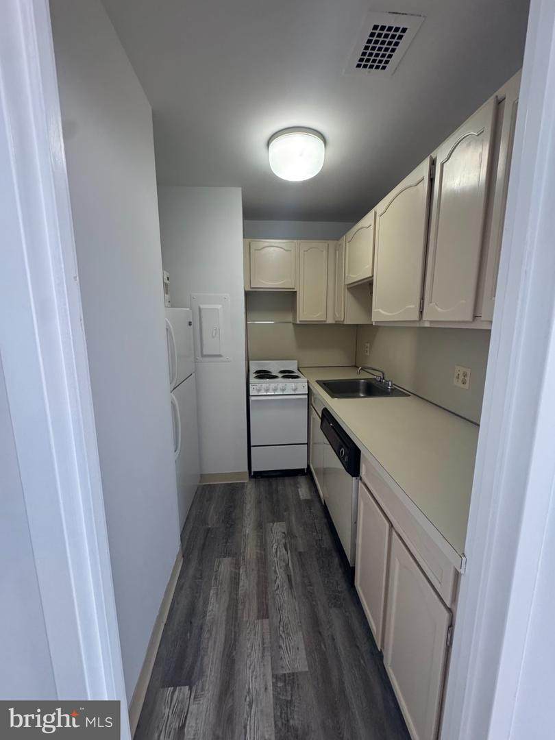 2721 Boardwalk - Photo 1