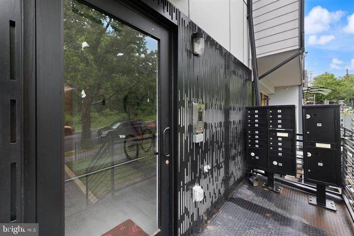 https://bt-photos.global.ssl.fastly.net/brightmls/orig_boomver_1_805204852346-2.jpg