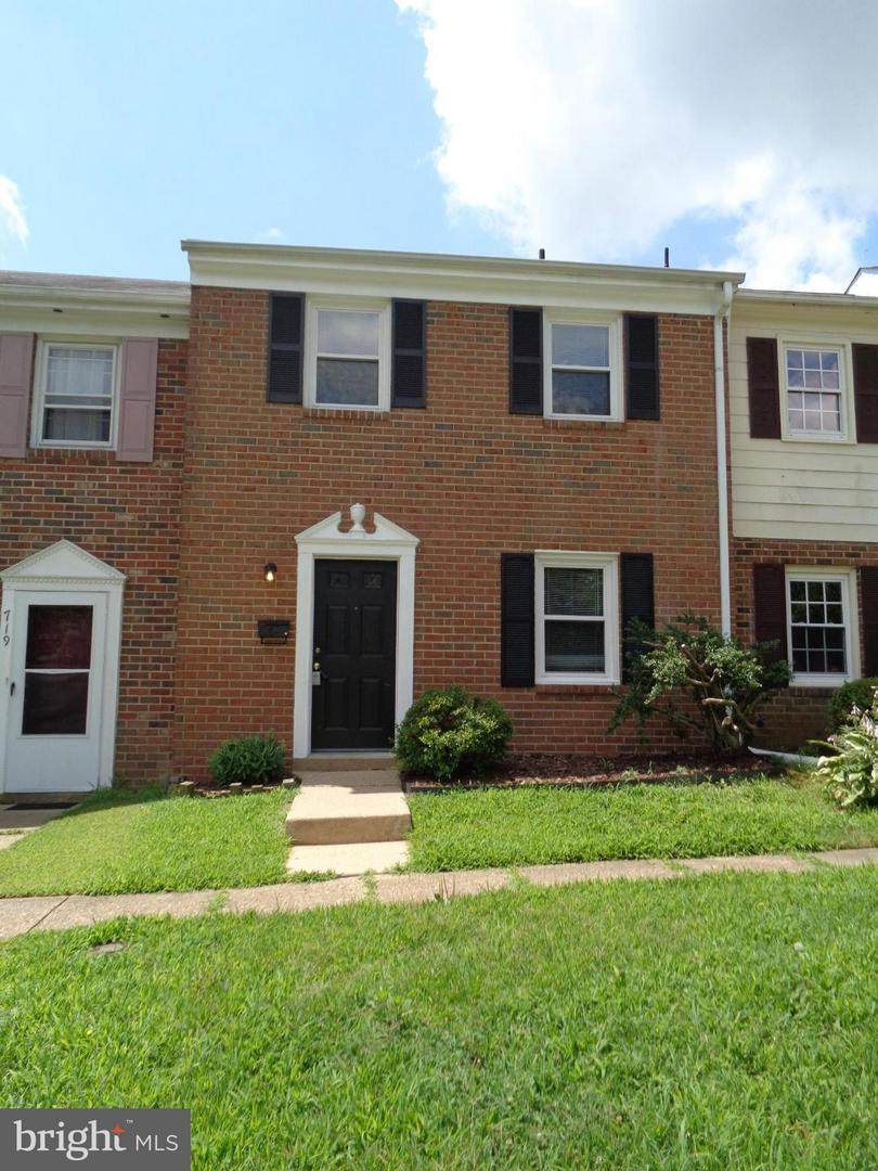 721 Olde Greenwich Circle - Photo 1
