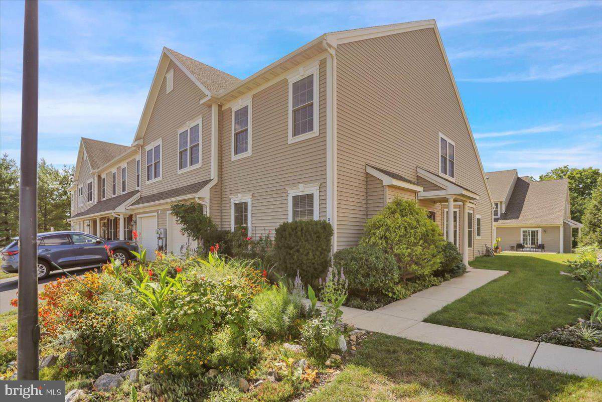 305 Emerald Lane - Photo 1