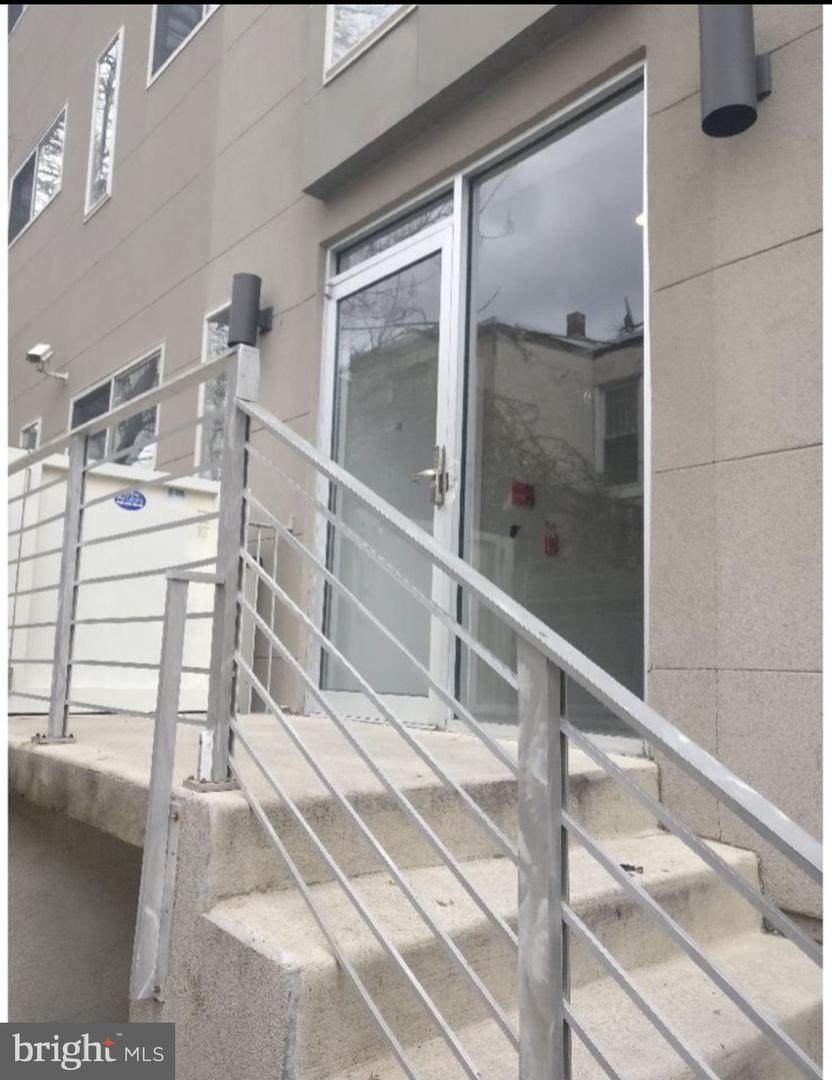 2200-06 Sydenham Street - Photo 1