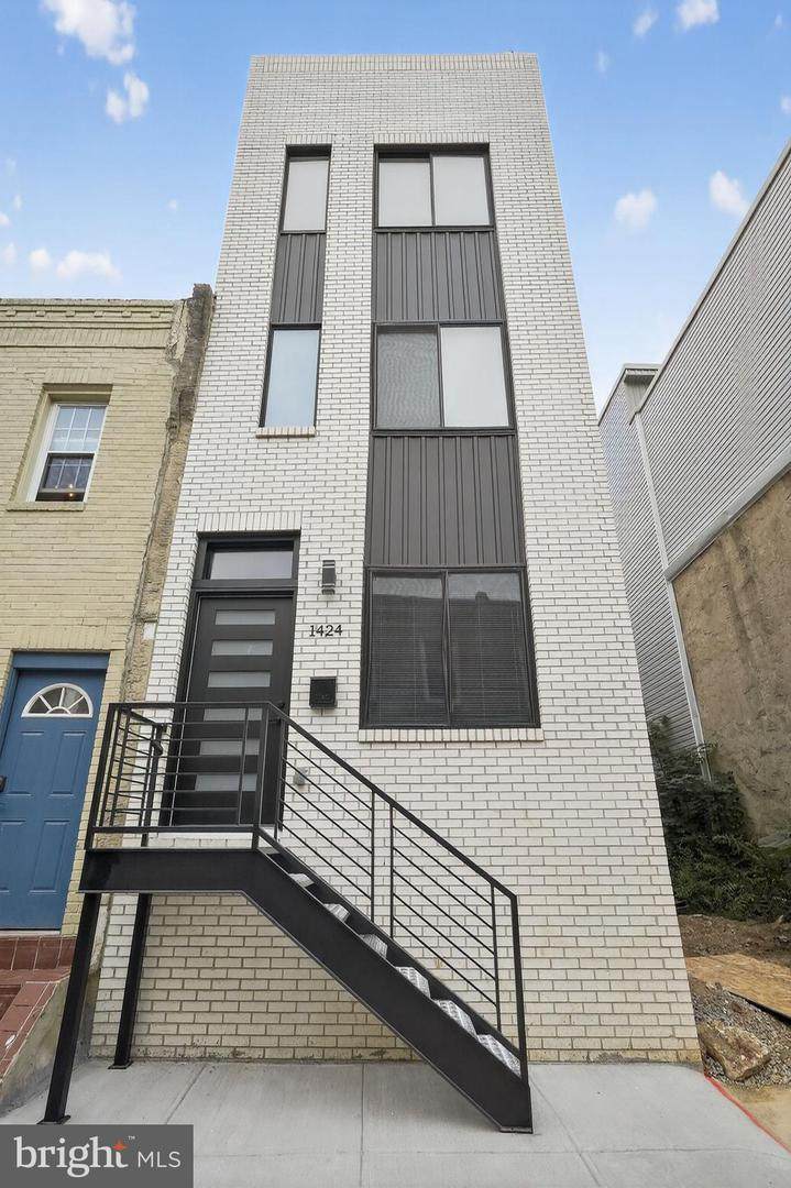 1424 Ringgold Street - Photo 1