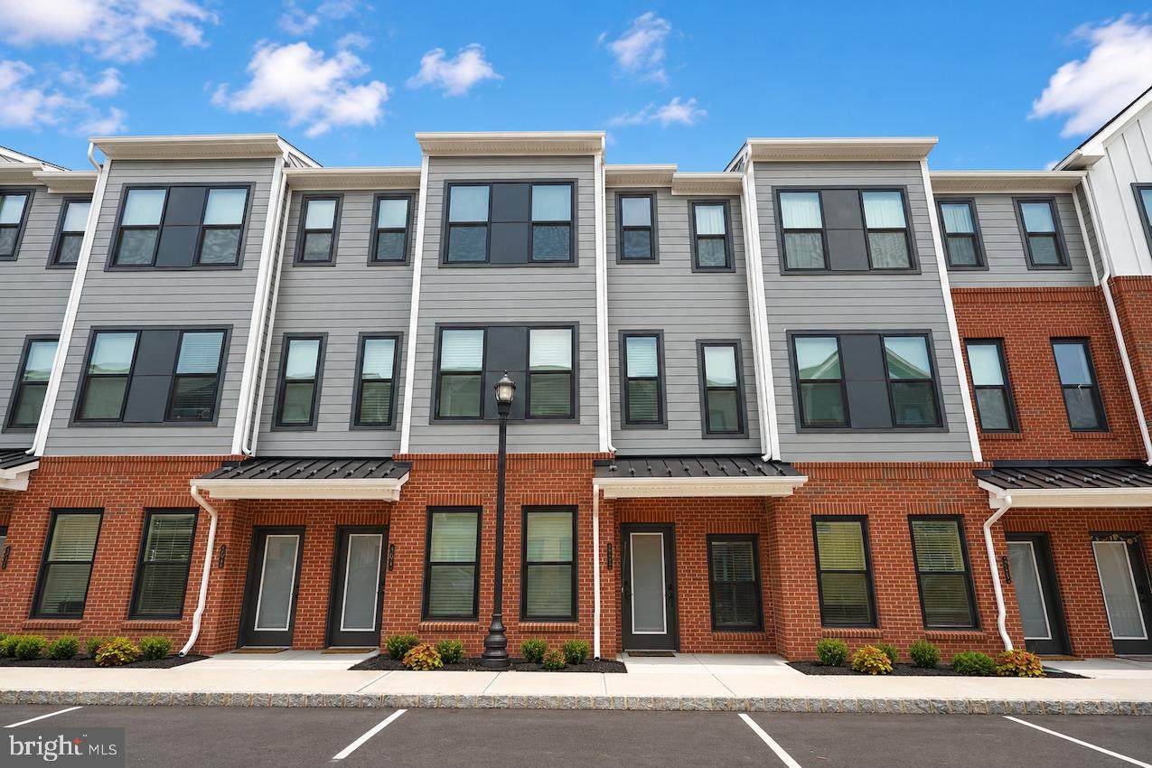 605 Parker Boulevard - Photo 1