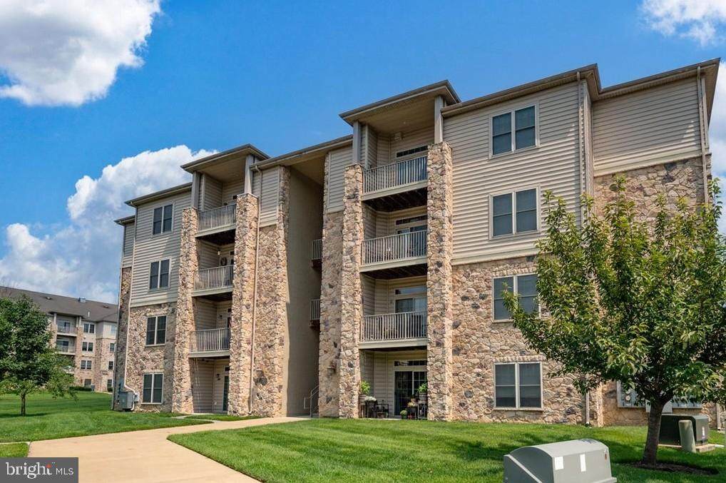 1000 Fountainview Circle - Photo 1