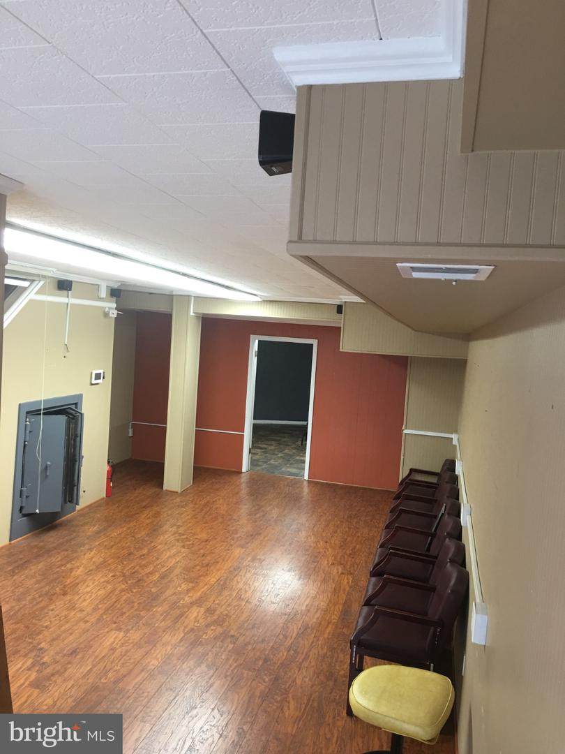 541 Poplar Street - Photo 1