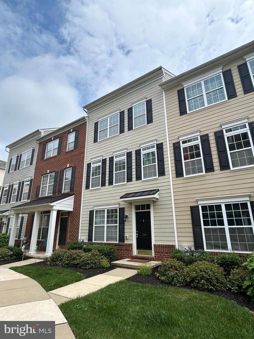 1379 Parish Avenue - Photo 1
