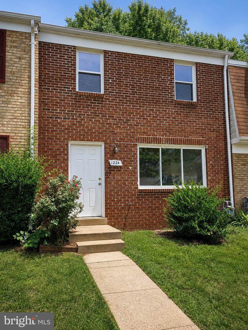 1224 Thomas Jefferson Place - Photo 1