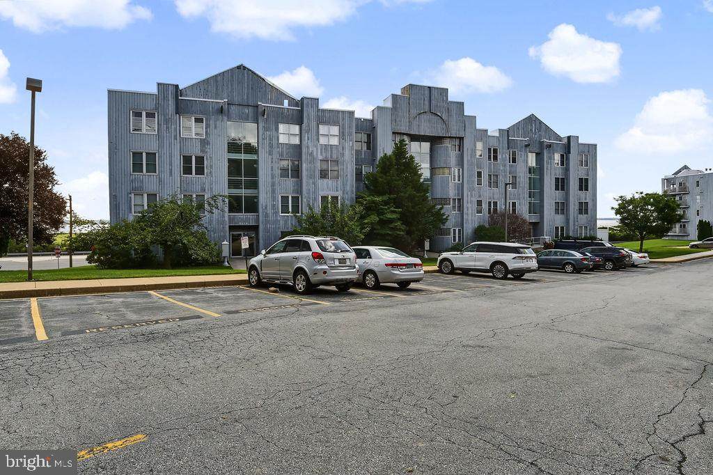 5215 Le Parc Drive - Photo 1