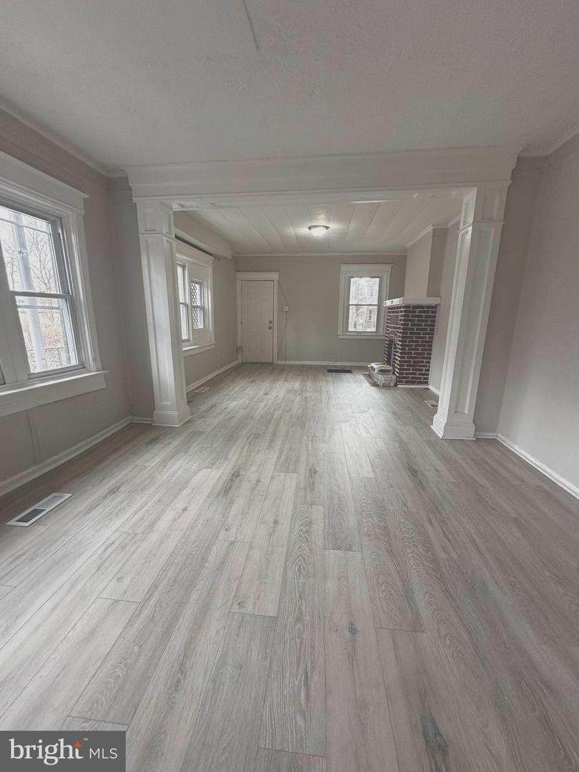 https://bt-photos.global.ssl.fastly.net/brightmls/orig_boomver_1_805227842542-2.jpg