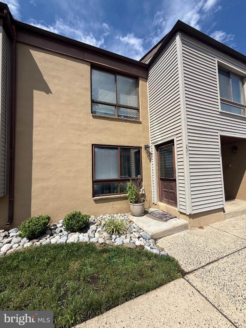 231 James Ct Court - Photo 1