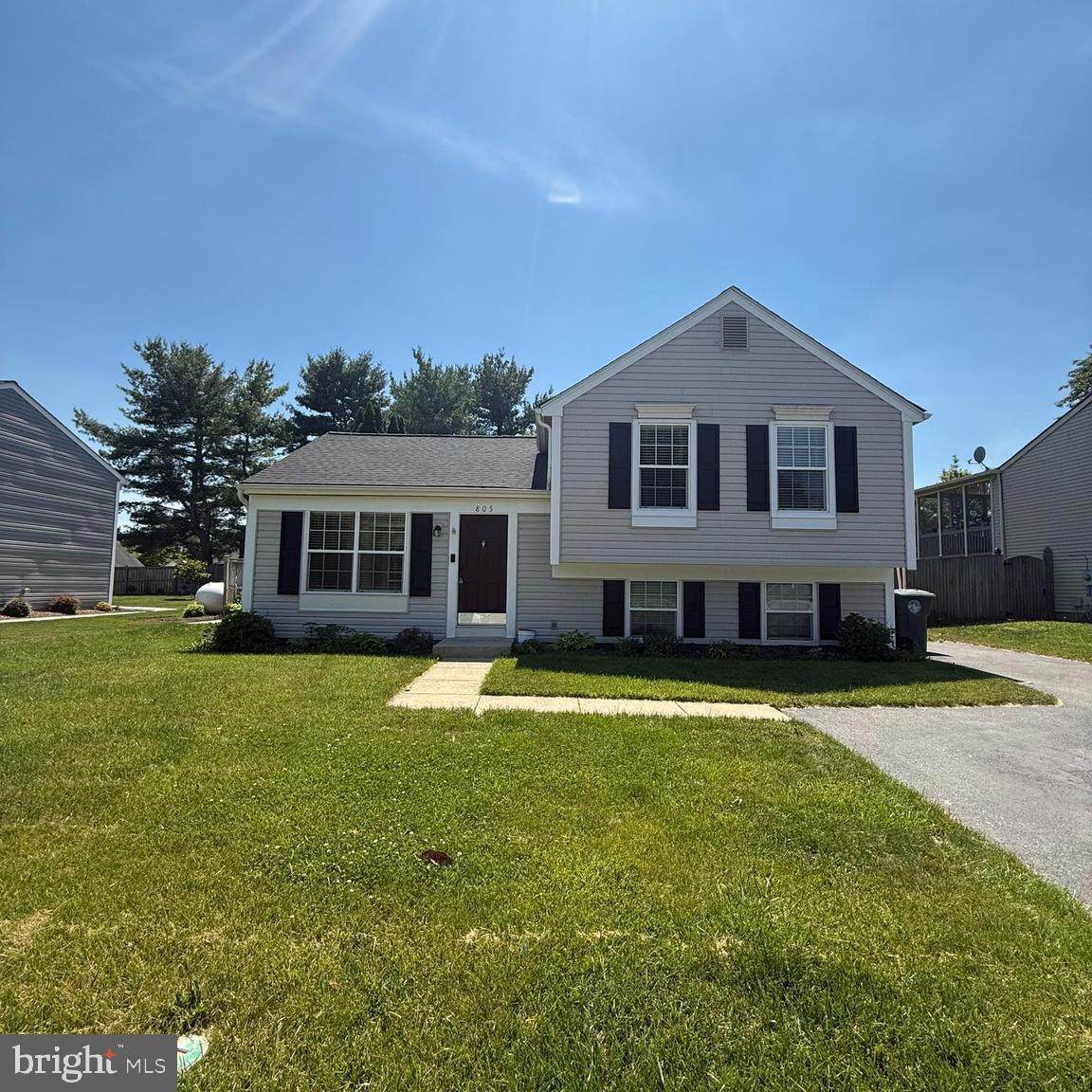 805 London Court - Photo 1