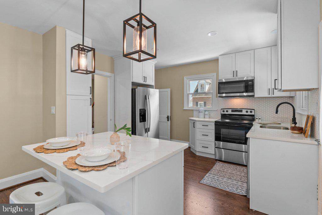 3027 Lavender Avenue - Photo 1