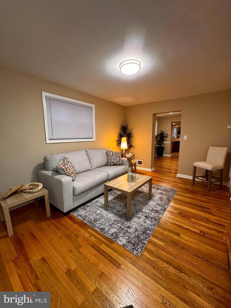 1711 Newton Street - Photo 1