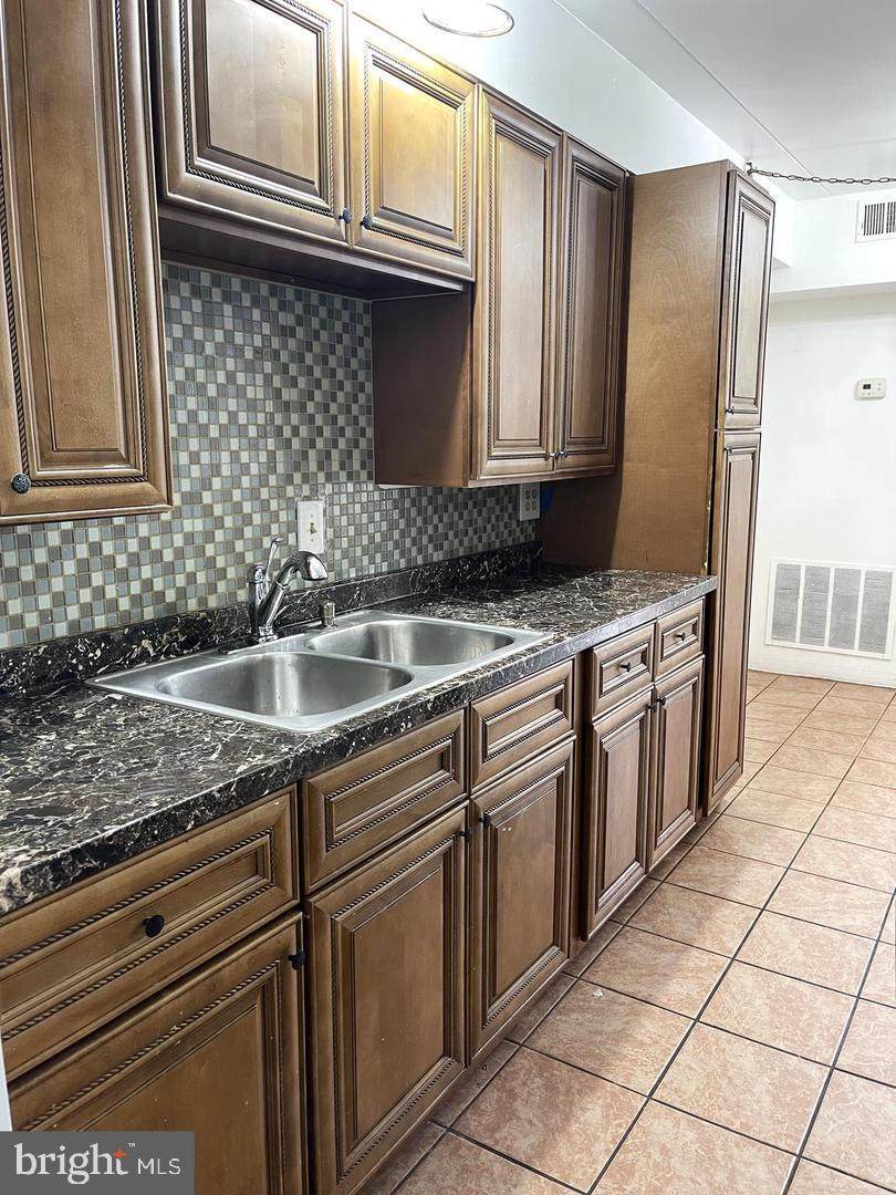 https://bt-photos.global.ssl.fastly.net/brightmls/orig_boomver_1_805256309828-2.jpg