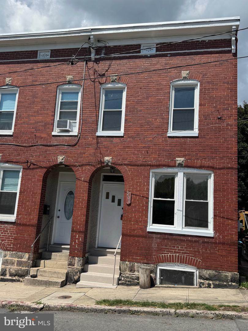 206 Pear Street - Photo 1