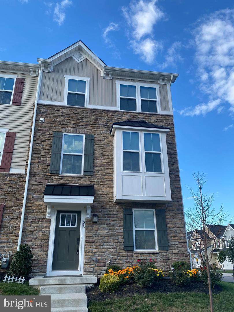 619 Holywell Drive - Photo 1