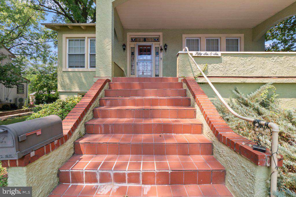 https://bt-photos.global.ssl.fastly.net/brightmls/orig_boomver_1_805264383882-2.jpg