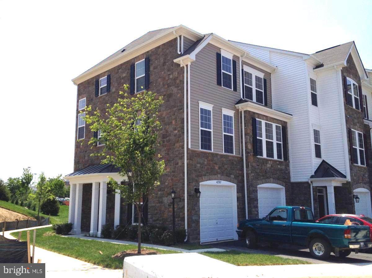 42387 Trellis Square - Photo 1
