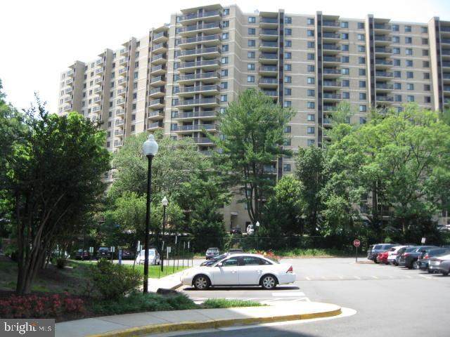 309 Yoakum Parkway - Photo 1