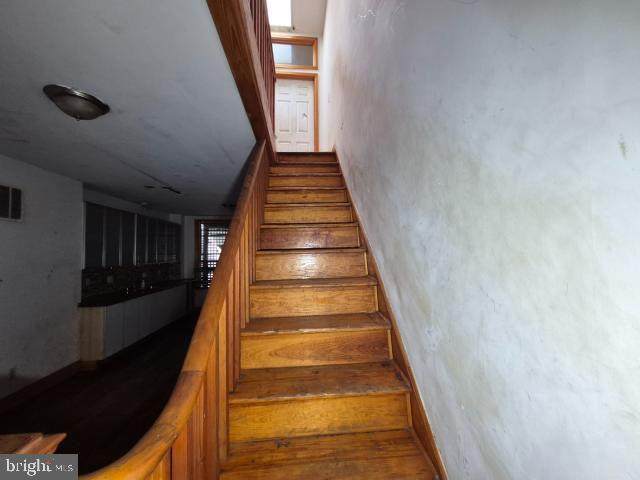 https://bt-photos.global.ssl.fastly.net/brightmls/orig_boomver_1_805267343190-2.jpg