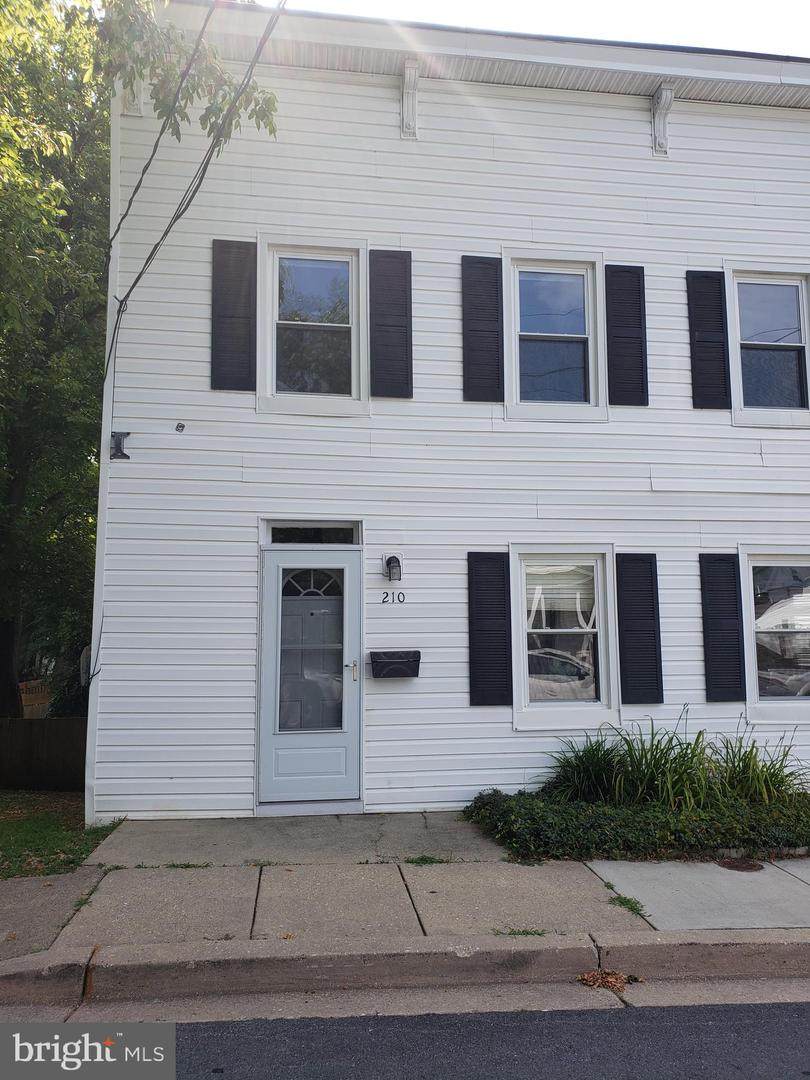 210 10TH Street - Photo 1
