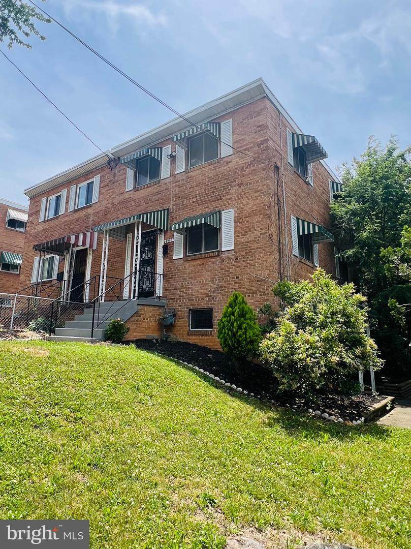 4901 Fitch Place - Photo 1
