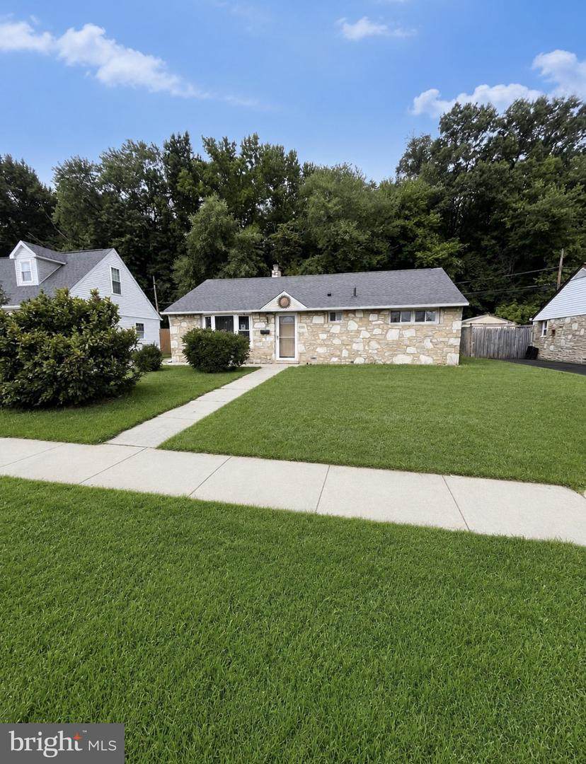 2515 Woodlawn Drive - Photo 1